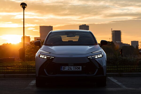 Untitled-3_0003_Toyota_C-HR-24